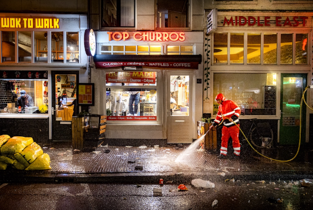 Ολλανδία: Βίαια επεισόδια την παραμονή της Πρωτοχρονιάς (vid ...